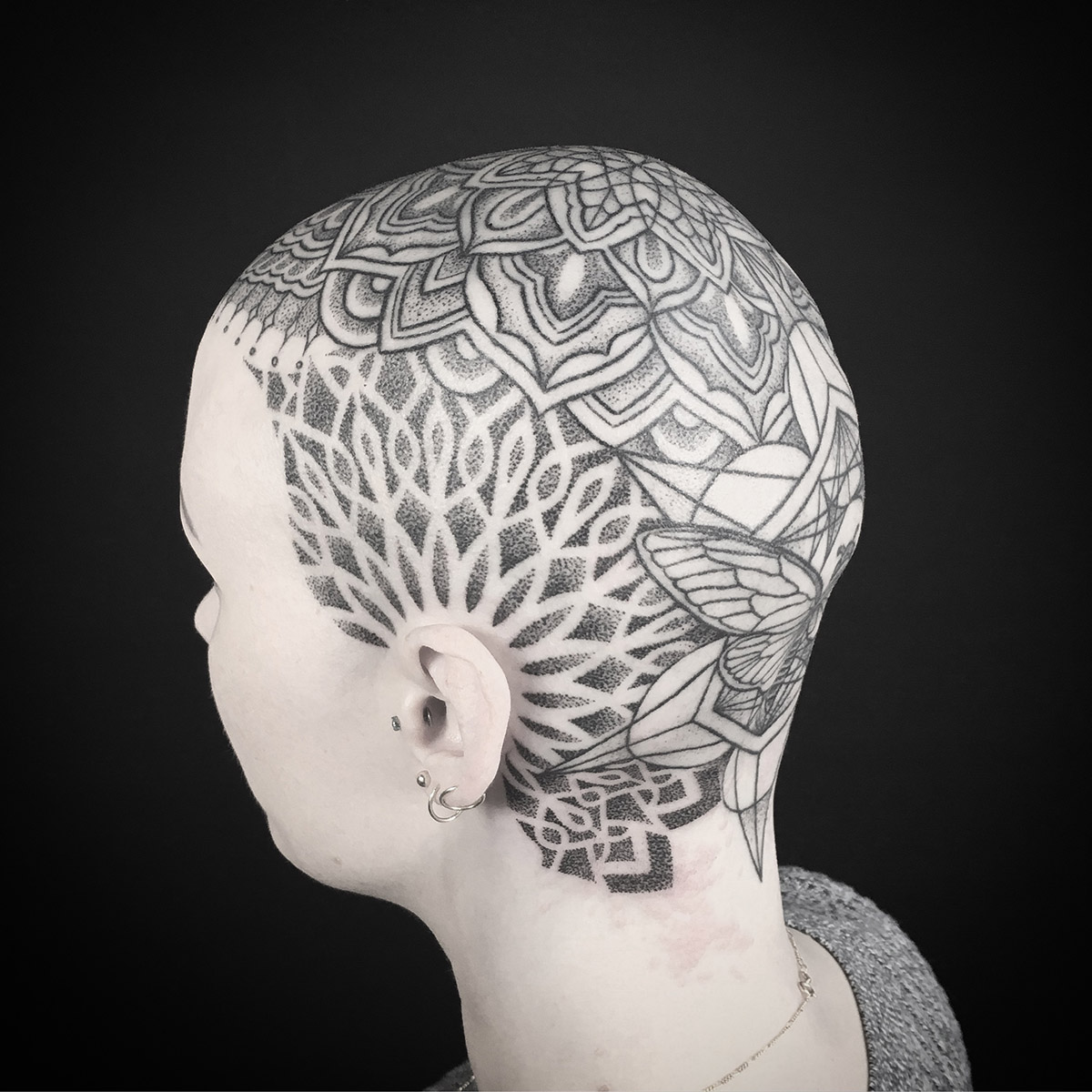 Moth and Mandala head piece Tatouage